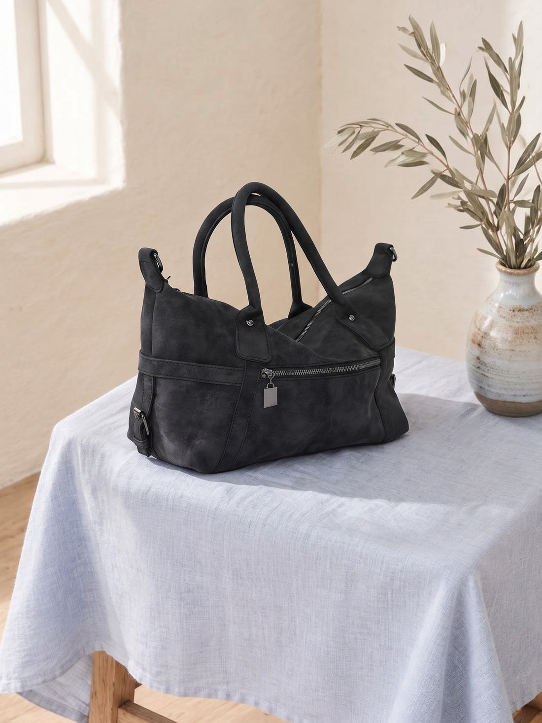 Everyday Zip Shoulder Bag in Black